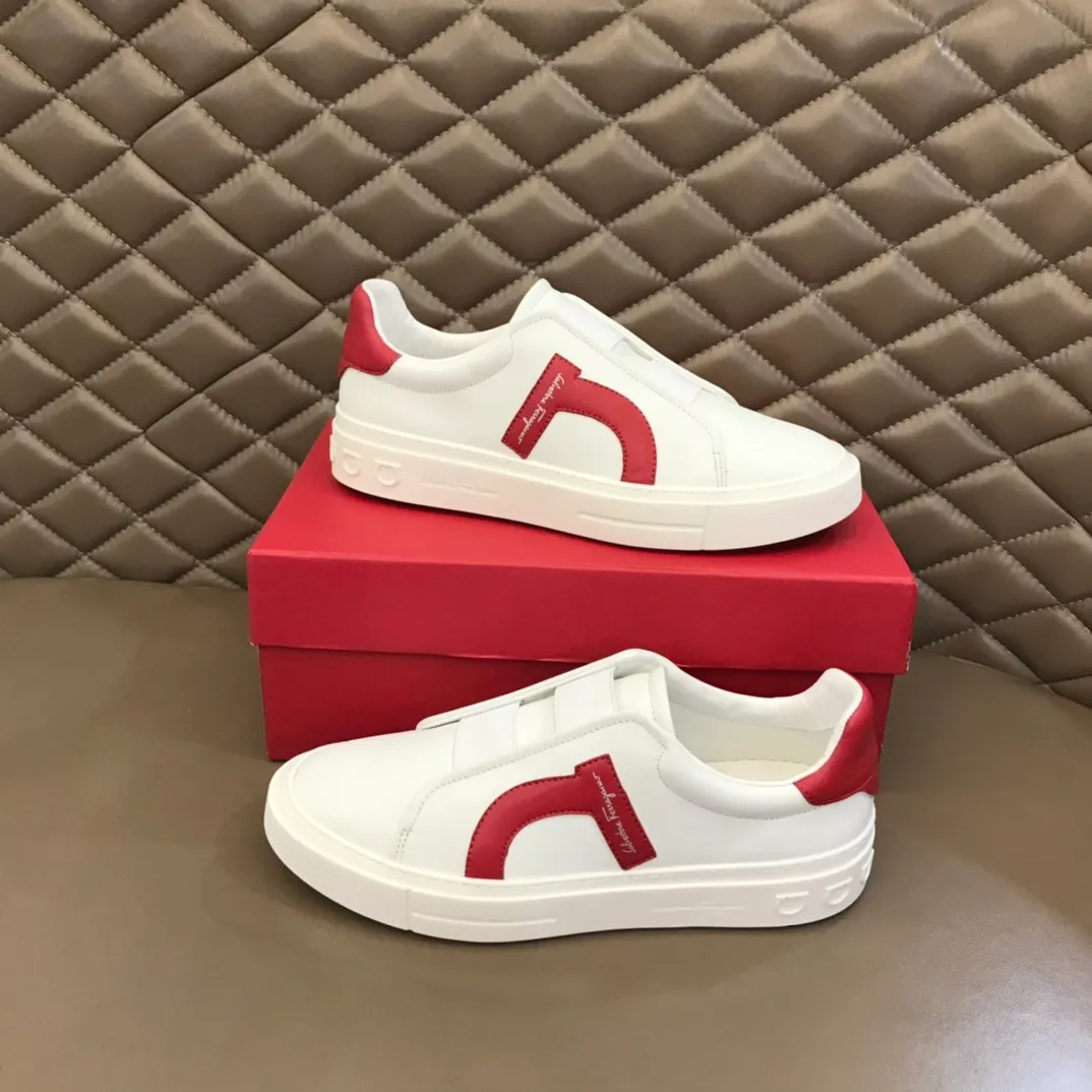 p400【Salvatore Ferraga**】New men's low-top casual shoes! Top-quality cow products, original lasts, made of imported cowhide, first-class texture, first-layer sheepskin lining! Original outsole! The details are exquisite and the style is versatile and upscale! Decorated with a three-dimensional Gancini logo, the back of the tongue and lace-up piping add a pop of color. The high-tech sole features a holographic pattern and Gancini details, making it ideal for a practical yet stylish everyday look. Code number 38-44 (45 can be customized)